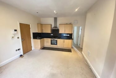 1 bed flat, Connaught Avenue, Mutley, Plymouth, PL47BX - Image 1